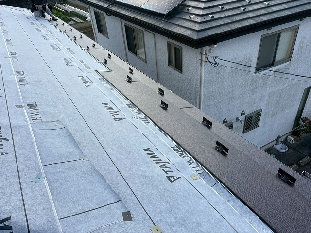 八幡市・いよいよガルテクト施工！軽くて強い、次世代の金属屋根が完成へ